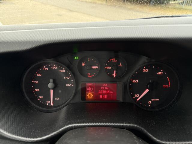 Iveco DAILY 35S16V 2.3 352 H3 L Airco, Nieuwe versnellingsbak, Distributieriem V.V. 2024, Goed onderhouden, Leder interieur, Imperiaal, LED bar, Climate control, 4 seizoenenbanden,