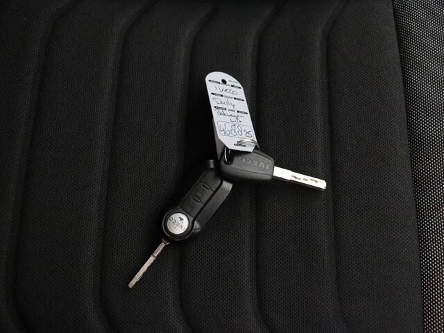 Iveco DAILY 35C16 Bakwagen+Laadklep | Airco | 3-Persoons | 750Kg Laadklep