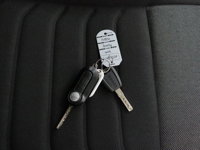 Iveco DAILY 35C16 Bakwagen+Laadklep | Airco | 3-Persoons | 750Kg Laadklep