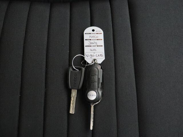 Iveco DAILY 35C16 Bakwagen+Laadklep | Airco | 3-Persoons | 750Kg Laadklep