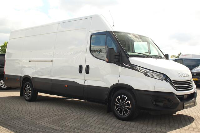 Iveco DAILY 35S18A8 3.0 180pk L4H2 Automaat | Adap. Cruise| L + R Schuifdeur | 3500kg trekgew. | Gev. Stoel | Camera | Navi | Clima | Lease 537,- p/m