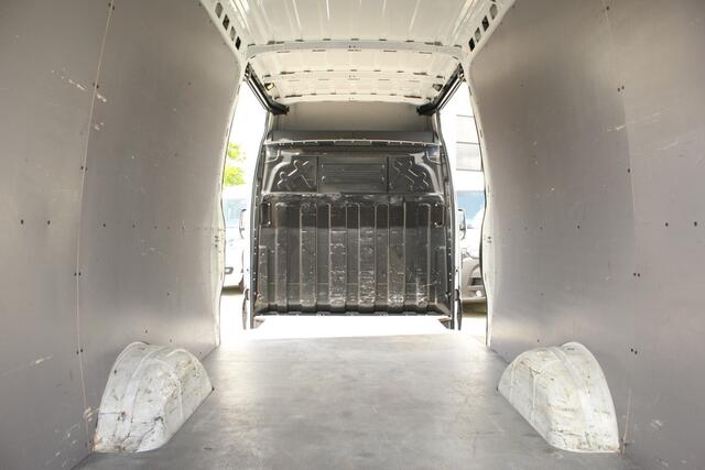 Iveco DAILY 35S18A8 3.0 180pk L4H2 Automaat | Adap. Cruise| L + R Schuifdeur | 3500kg trekgew. | Gev. Stoel | Camera | Navi | Clima | Lease 537,- p/m