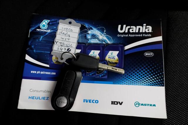 Iveco DAILY 35C14 136pk E6 Open Laadbak D.C. Trekhaak 3500kg 09-2023