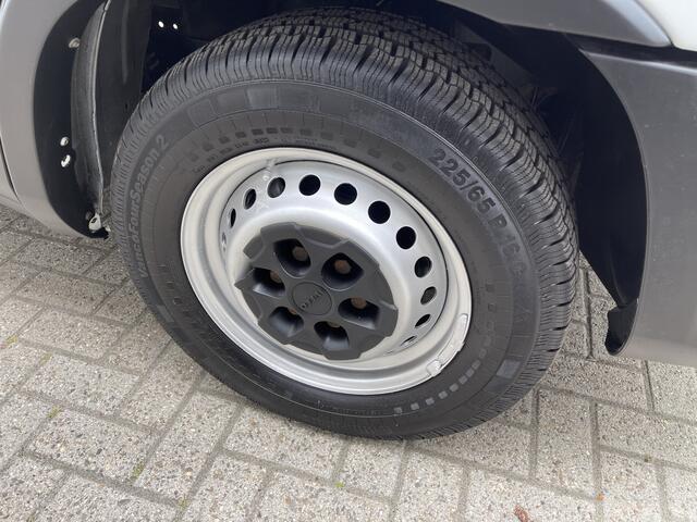 Iveco DAILY 35S14V 2.3 Himatic automaat L4H2 / laadruimte 470cm lang ! / vaste prijs rijklaar ¤ 23.950 ex btw / lease vanaf ¤ 391 / trekhaak 3500 kg / cruise en climate control / 270 graden achterdeuren