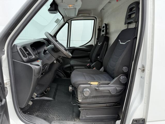 Iveco DAILY 35C18 3.0 L2H2 Airco Cruise Control 3,5 Tons Trekhaak 5-26 APK Lucht geveerde stoel
