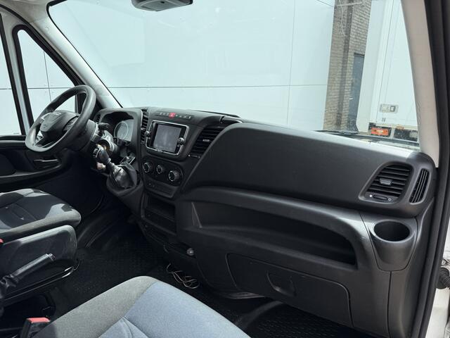 Iveco DAILY 35C18 3.0 L2H2 Airco Cruise Control 3,5 Tons Trekhaak 5-26 APK Lucht geveerde stoel