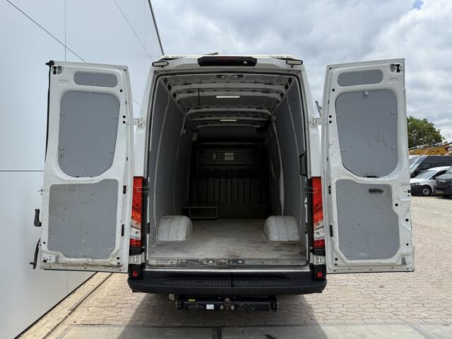 Iveco DAILY 35C18 3.0 L2H2 Airco Cruise Control 3,5 Tons Trekhaak 5-26 APK Lucht geveerde stoel