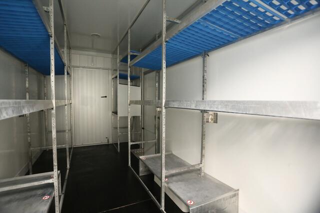 Iveco DAILY 35S14 2.3 410 | Foodtruck | Bezorgauto | Verkoopwagen | Bakwagen | Zijdeur | Camper | Inrichting Kasten Achterdeur Airco Camera Treeplank