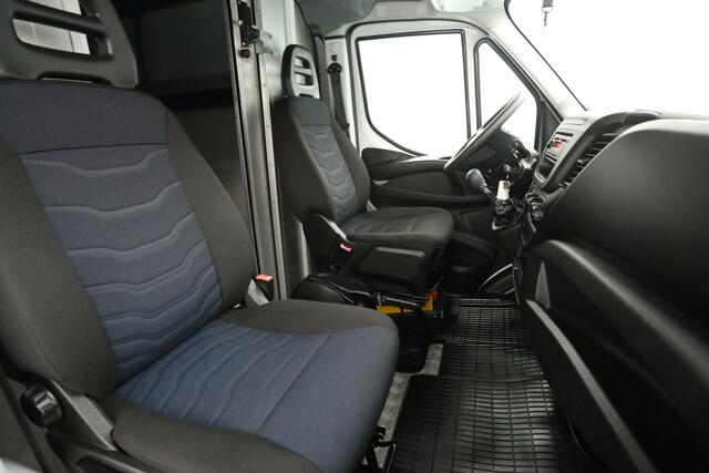 Iveco DAILY 35S14 2.3 410 | Foodtruck | Bezorgauto | Verkoopwagen | Bakwagen | Zijdeur | Camper | Inrichting Kasten Achterdeur Airco Camera Treeplank