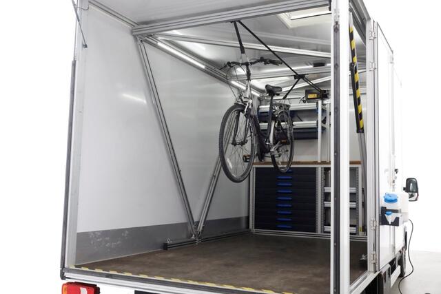 Iveco DAILY 35S16 160pk HiMatic Automaat Bakwagen met laadklep Mobiele fietswerkplaats 10-2022