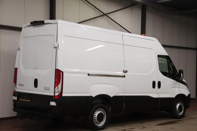 Iveco DAILY 35S14V AUTOMAAT L2H2 3500KG TREKVERMOGEN Iveco Daily 35S14V 2.3 352 H2 AUTOMAAT 3500KG TREKVERMOGEN