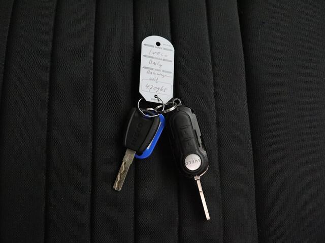 Iveco DAILY 35C16 Bakwagen+Laadklep | Airco | 3-Persoons | 750Kg Laadklep