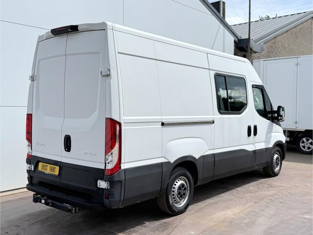 Iveco DAILY 35S14 2.3 L2H2 Dubbele Cabine 7 Stoelen Airco Cruise Control Trekhaak 3.5t Lucht geveerde stoel
