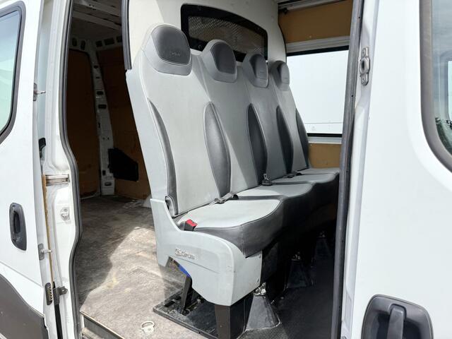 Iveco DAILY 35S14 2.3 L2H2 Dubbele Cabine 7 Stoelen Airco Cruise Control Trekhaak 3.5t Lucht geveerde stoel
