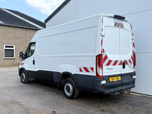 Iveco DAILY 35S14 2.3 L2H2 Cruise Control Climate Control 3.5t Trekhaak Lucht geveerde stoel