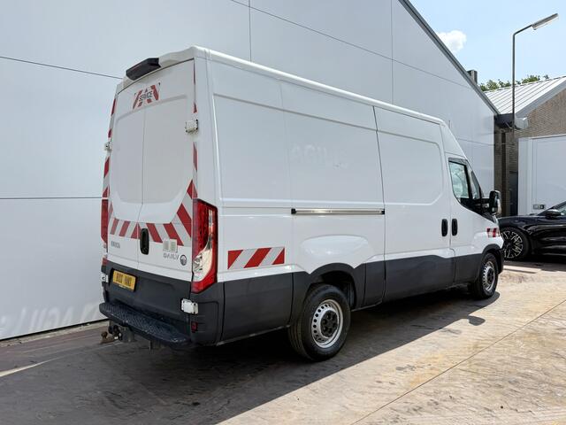 Iveco DAILY 35S14 2.3 L2H2 Cruise Control Climate Control 3.5t Trekhaak Lucht geveerde stoel