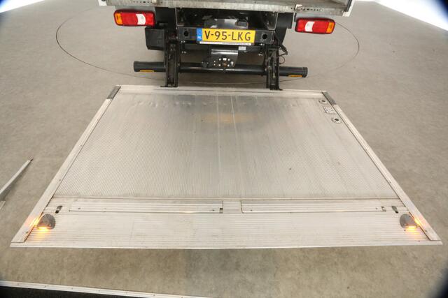 Iveco DAILY 35C16H 2.3 410 157PK Dubbellucht 3500kg Trekgew. Laadklep Bakwagen Laadbak Airco 3 Persoons Trekhaak