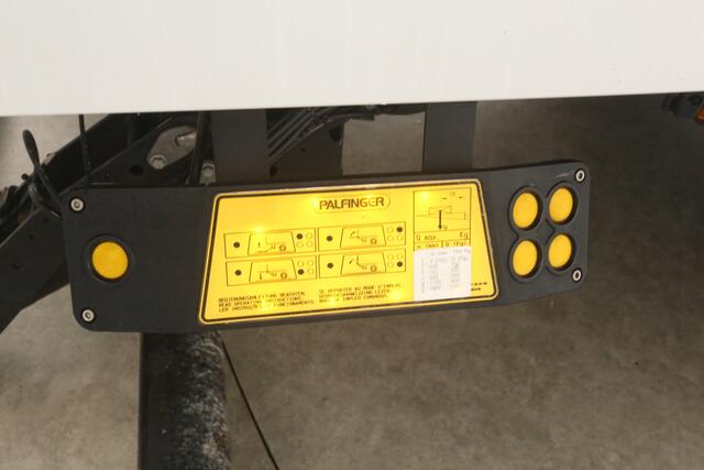 Iveco DAILY 35C16H 2.3 410 157PK Dubbellucht 3500kg Trekgew. Laadklep Bakwagen Laadbak Airco 3 Persoons Trekhaak