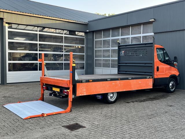 Iveco DAILY 35C14 375 Trekhaak 3500kg Laadklep 500kg Navigatie Open laadbak Pick-up Euro 6 Bpm vrij Bakwagen p-up 136pk 1e eigenaar Dealer onderhouden