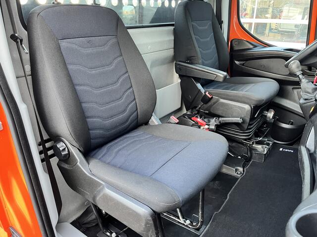 Iveco DAILY 35C14 375 Trekhaak 3500kg Laadklep 500kg Navigatie Open laadbak Pick-up Euro 6 Bpm vrij Bakwagen p-up 136pk 1e eigenaar Dealer onderhouden