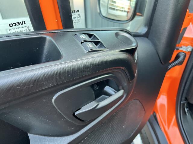 Iveco DAILY 35C14 375 Trekhaak 3500kg Laadklep 500kg Navigatie Open laadbak Pick-up Euro 6 Bpm vrij Bakwagen p-up 136pk 1e eigenaar Dealer onderhouden