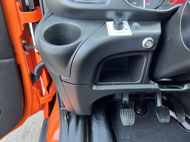 Iveco DAILY 35C14 375 Trekhaak 3500kg Laadklep 500kg Navigatie Open laadbak Pick-up Euro 6 Bpm vrij Bakwagen p-up 136pk 1e eigenaar Dealer onderhouden