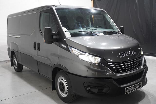 Iveco DAILY 35S16 160 pk Aut. L2H1 Laag Dak, Navi, Camera Adapt. Cruise Control, Trekhaak 3.500 kg, Airco ECC, 3-Zits