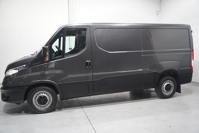Iveco DAILY 35S16 160 pk Aut. L2H1 Laag Dak, Navi, Camera Adapt. Cruise Control, Trekhaak 3.500 kg, Airco ECC, 3-Zits