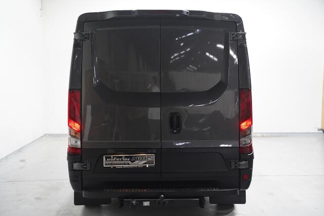 Iveco DAILY 35S16 160 pk Aut. L2H1 Laag Dak, Navi, Camera Adapt. Cruise Control, Trekhaak 3.500 kg, Airco ECC, 3-Zits