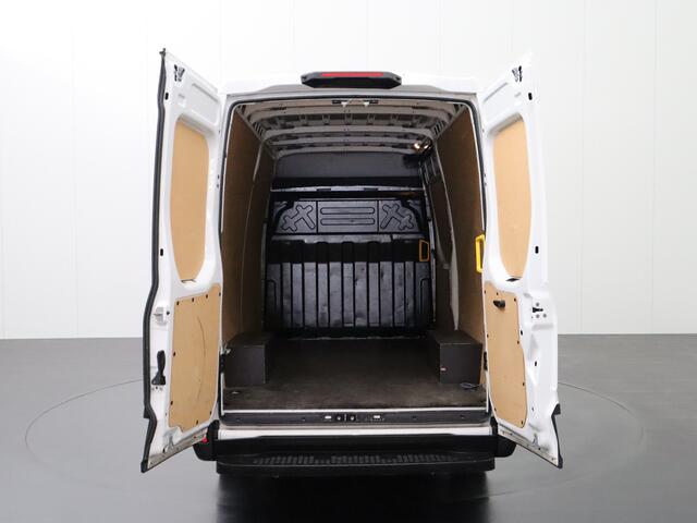 Iveco DAILY 35S14 L2H2 | 3500Kg Trekgewicht | Airco | Cruise | 3-Persoons | Betimmering