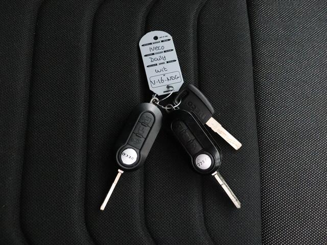 Iveco DAILY 35S14 L2H2 | 3500Kg Trekgewicht | Airco | Cruise | 3-Persoons | Betimmering