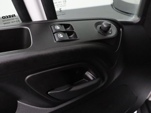 Iveco DAILY 35S14 L2H2 | 3500Kg Trekgewicht | Airco | Cruise | 3-Persoons | Betimmering