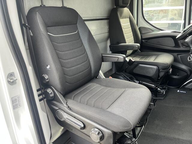 Iveco DAILY 40C16 Automaat 9 Ton samengesteld BE-Trekker Luchtvering PTO Koeling aansluiting Airco Cruise controle Stuurwielbediening Telefoonverbinding Navigatiesysteem Camera Werkverlichting 2-Persoons Euro