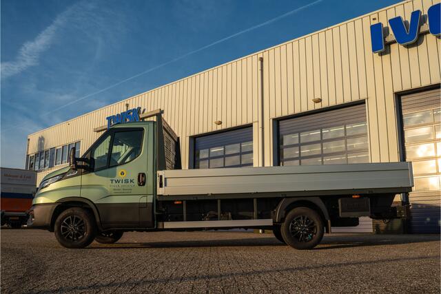 Iveco DAILY SPECIAL EDITION 35S16Ha8 BPM VRIJ 2.3 156pk/400nm Euro 6, 8 traps VOL automaat, open laadbak 410cm * 207cm, zeer rijk uitgerust