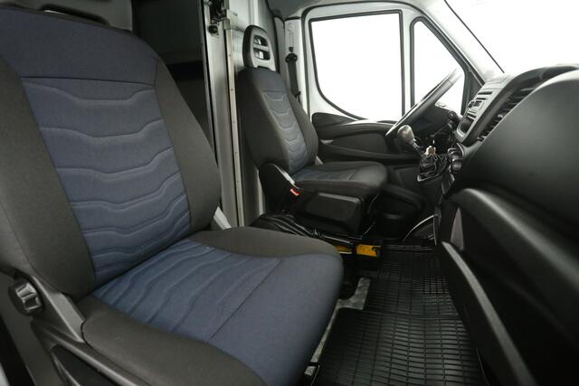 Iveco DAILY 35S14 2.3 410 | Foodtruck | Bezorgauto | Verkoopwagen | Bakwagen | Zijdeur | Camper | Inrichting | Kasten | Airco | Camera | Treeplank