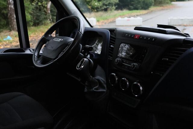 Iveco DAILY 35S14V 2.3 300 H1 2019 | Airco | Parkeersensoren | Cruise Control | Stuurwiel Bediening | 2 Sleutels | Boejes | Elektrische Ramen | Elektrisch Verstelbare Spiegels