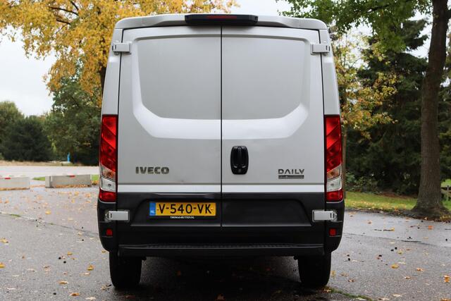 Iveco DAILY 35S14V 2.3 300 H1 2019 | Airco | Parkeersensoren | Cruise Control | Stuurwiel Bediening | 2 Sleutels | Boejes | Elektrische Ramen | Elektrisch Verstelbare Spiegels