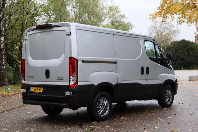 Iveco DAILY 35S14V 2.3 300 H1 2019 | Airco | Parkeersensoren | Cruise Control | Stuurwiel Bediening | 2 Sleutels | Boejes | Elektrische Ramen | Elektrisch Verstelbare Spiegels
