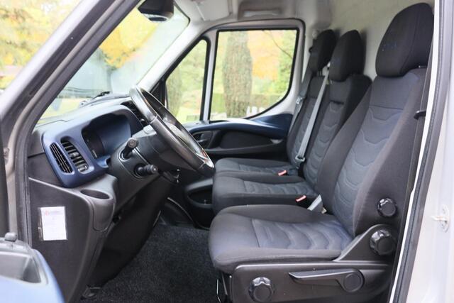 Iveco DAILY 35S14V 2.3 300 H1 2019 | Airco | Parkeersensoren | Cruise Control | Stuurwiel Bediening | 2 Sleutels | Boejes | Elektrische Ramen | Elektrisch Verstelbare Spiegels