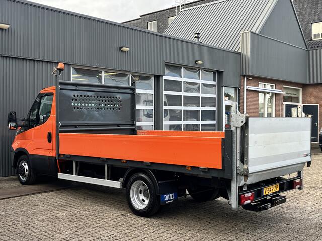 Iveco DAILY 35C14 2.3 375 Laadklep 500kg Trekhaak 3500kg trekgewicht Airco 2-Persoons Open laadbak Pick-up P-up Bakwagen Telefoonverbinding 1e eigenaar Euro 6 Bpm vrij !!!