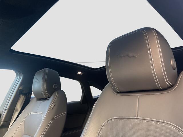 Jaguar E-Pace 1.5 P300e AWD R-Dynamic SE | Pano | Stoel/stuurverw. | Adaptive | 360 camera