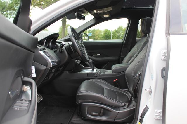 Jaguar E-Pace 2.0 P250 AWD SE / Panoramadak / Camera / Head-up / Leder / 19'' / Meridian / Memory seats / Navigatie / Dodehoek / Stoelverwarming / ACC