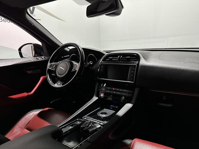 Jaguar F-PACE 2.0 Portfolio AWD 25t - Pano / Navi / Camera / Leder