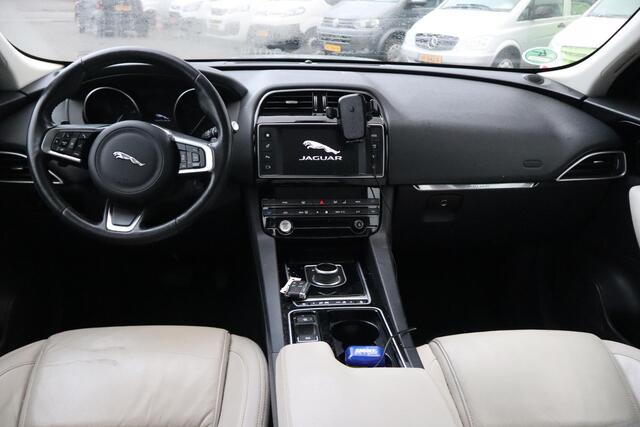 Jaguar F-PACE 2.0 Portfolio AWD 20d !!Motor defect!! Panoramadak, Navigatie, Camera, Lederen interieur, Cruise control, Climate control, !!Motor Defect!!