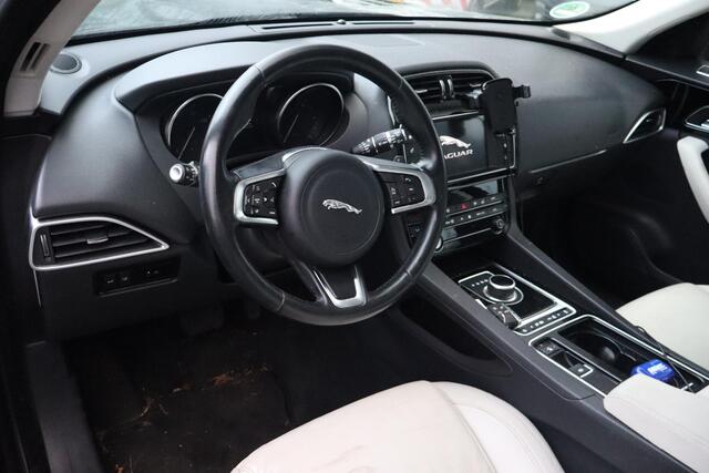 Jaguar F-PACE 2.0 Portfolio AWD 20d !!Motor defect!! Panoramadak, Navigatie, Camera, Lederen interieur, Cruise control, Climate control, !!Motor Defect!!