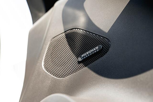 Jaguar F-PACE 3.0 S/C Portfolio AWD 35t *340PK* 1e Eigenaar / HUD / Meridian Surround / Leder / 22"LMV / Jaguar LED / Keyless / Parelmoer / Org.NL!