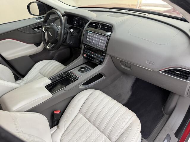 Jaguar F-PACE 2.0t AWD Prestige, 300Pk, 2018, 2de eigenaar, Dealer onderhouden, Alcantara hemel, Volledig leder, Digitale tellers, Afneembare trekhaak, 20" Velgen, Navigatie, Applecarplay, Stoelverwarming,