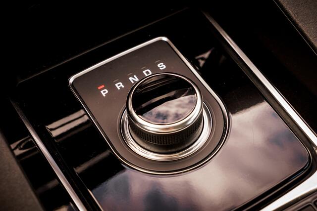 Jaguar F-PACE 2.0t 250 PK AWD Automaat | Head-Up | Trekhaak | Adapt. Cruise | Xenon | 18 inch LMV | Carplay