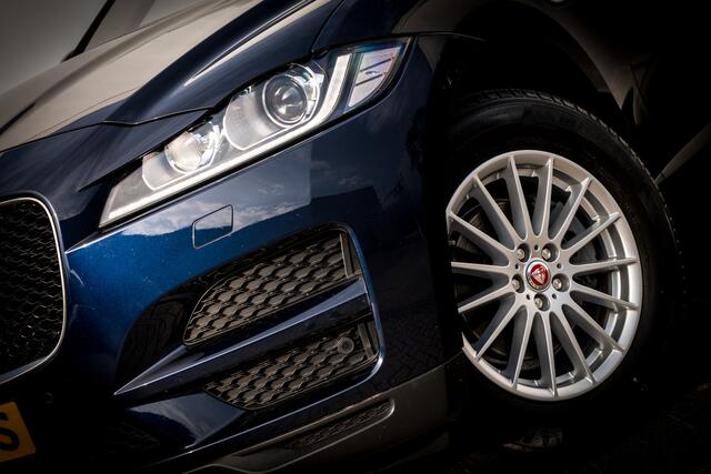 Jaguar F-PACE 2.0t 250 PK AWD Automaat | Head-Up | Trekhaak | Adapt. Cruise | Xenon | 18 inch LMV | Carplay