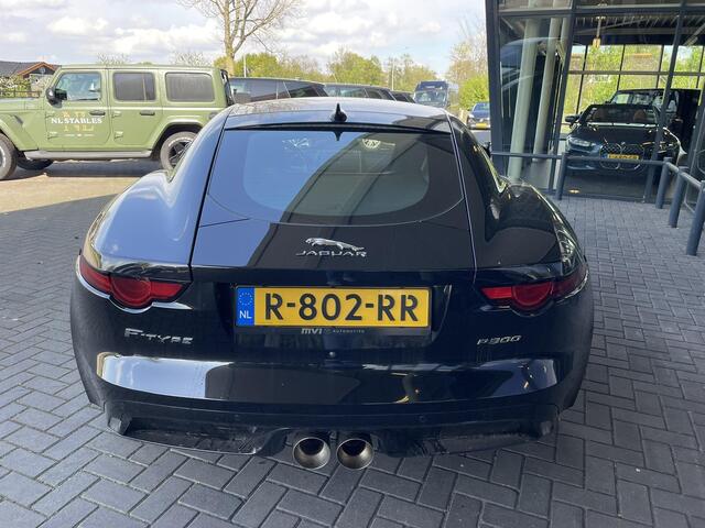 Jaguar F-TYPE P300 RWD
